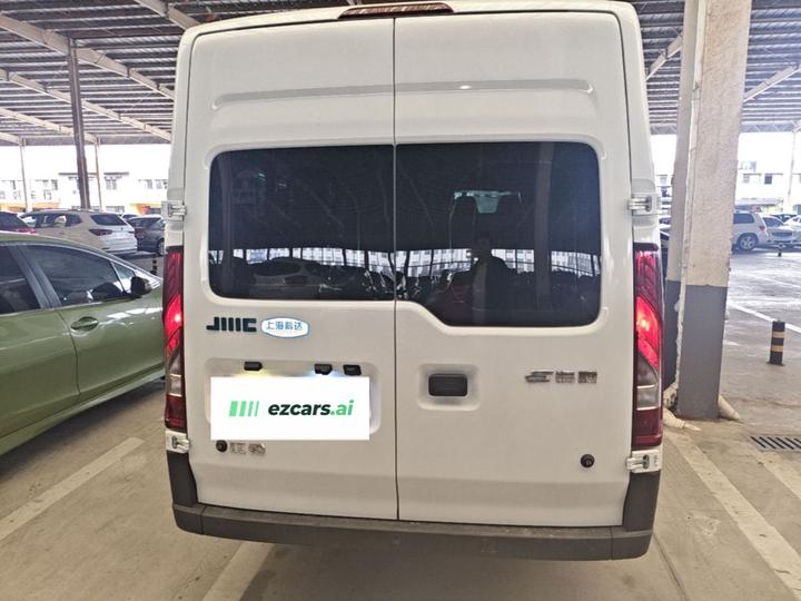 E 2025 77kwh Medium Wheelbase photo 3