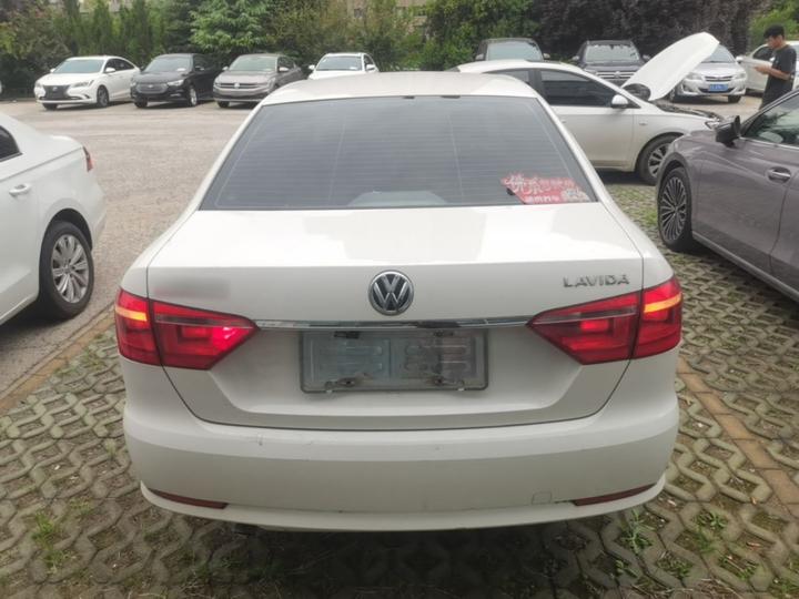 Lavida 2013 Facelift Classic 1.6L AT photo 3