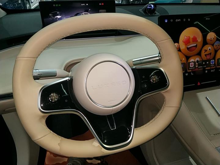 HIMA Luxeed R7 2024 EV 802km Max photo 2