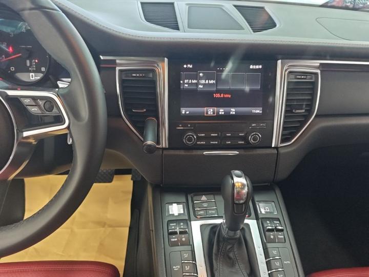 2017 Macan 2.0T photo 8