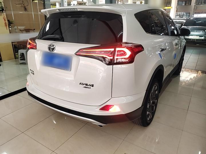 RAV4 2018 2.5L AT AWD Elite i photo 6