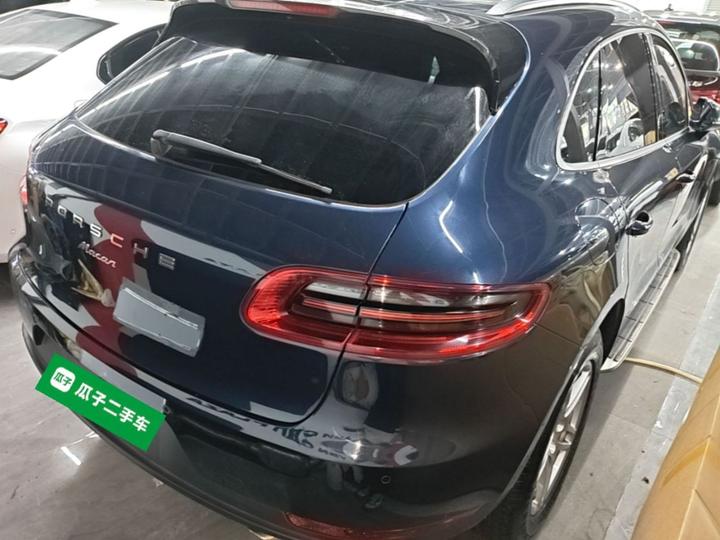 2017 Macan 2.0T photo 2