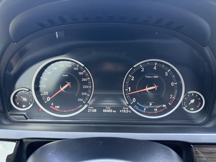 7 Series 2014 730Li photo 8