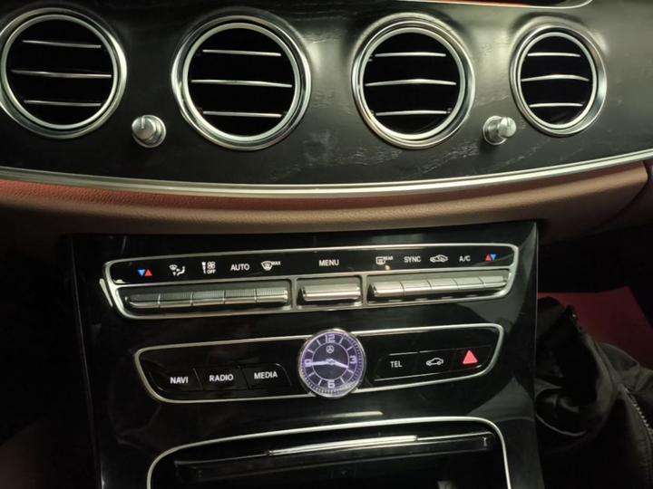 E-Class 2017 E 300 L Sport Luxury photo 8
