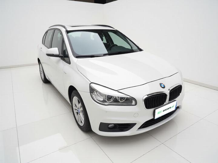 2 Series Wagon 2016 218i Leading photo 3