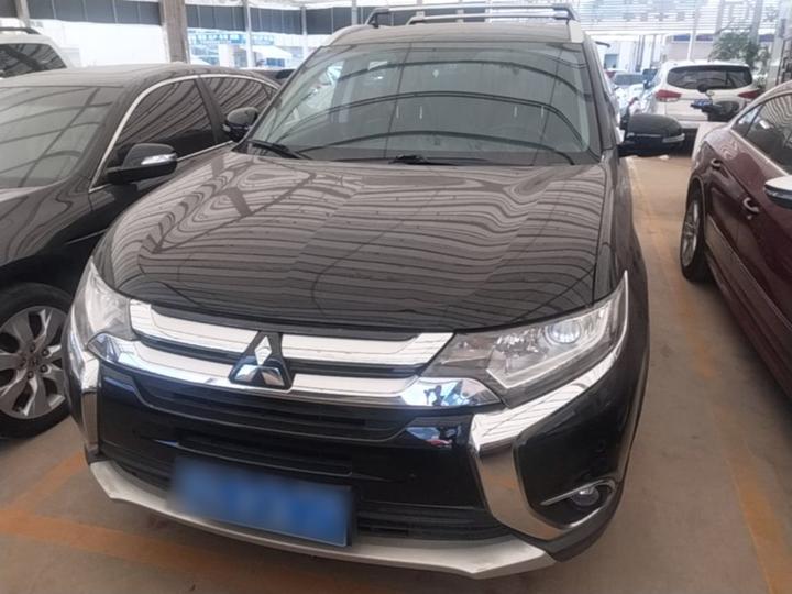 Outlander 2018 2.0L RWD Honor 5-Seater photo 2