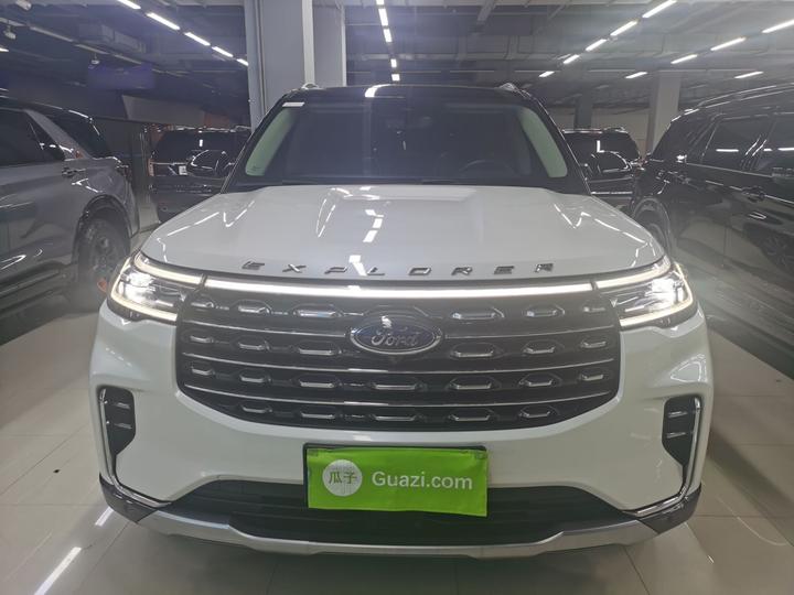 Explorer 2023 EcoBoost 285 AWD Titanium 6-Seater photo 2