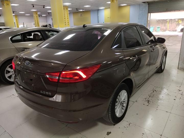 Escort 2017 Facelift 1.5L AT Comfort photo 4