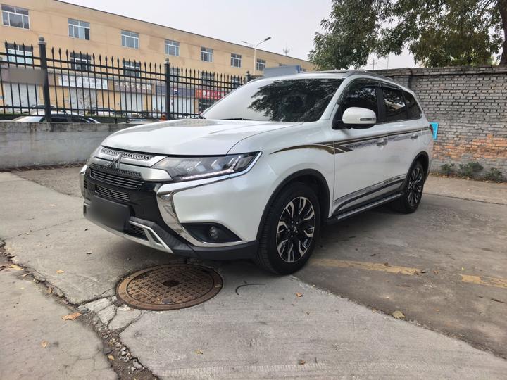 Outlander 2020 2.4L AWD Enjoy 5-Seater