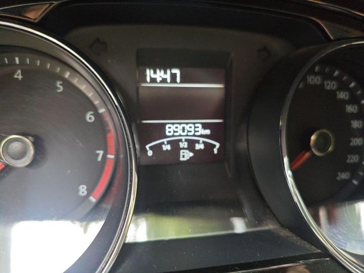 Bora 2016 1.6L AT Comfort photo 2