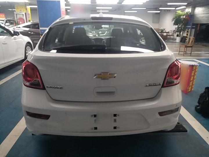2013 Hatchback 1.6L AT Luxury photo 3