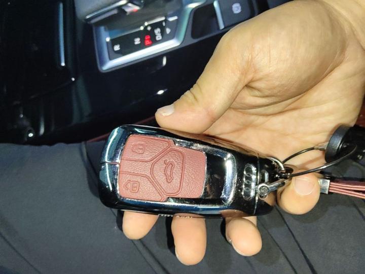 Q5L 2025 45 Collection 45 TFSI Luxury Dynamic photo 8