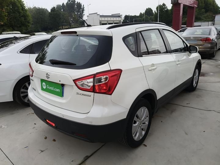 2015 1.6L CVT RWD Progressive photo 4