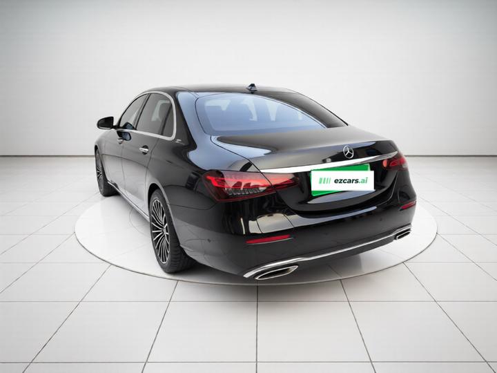 E-Class EV 2023 E 350 e L PHEV photo 4