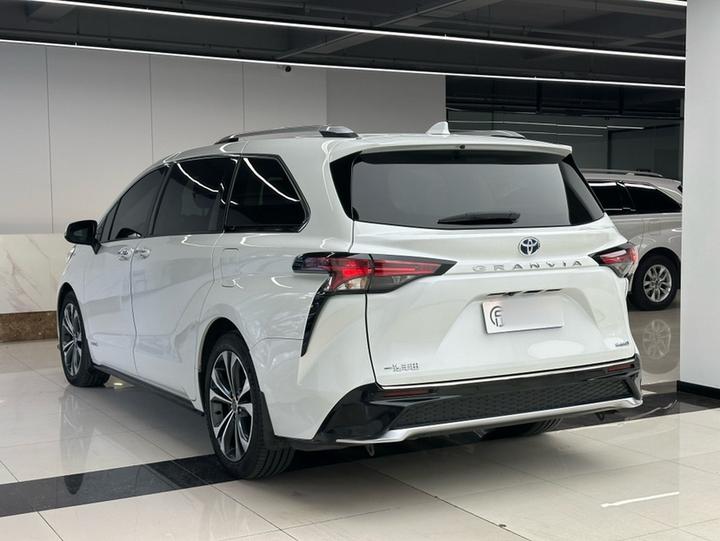 Granvia 2023 2.5L Hybrid Premium PLUS photo 4