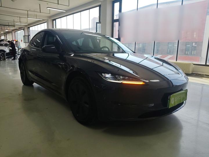Model 3 2023 RWD photo 3