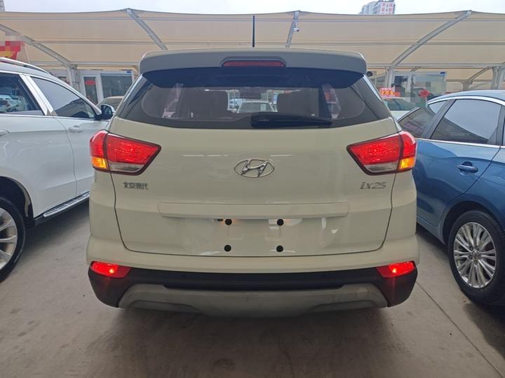 ix25 2017 1.6L AT Smart photo 3