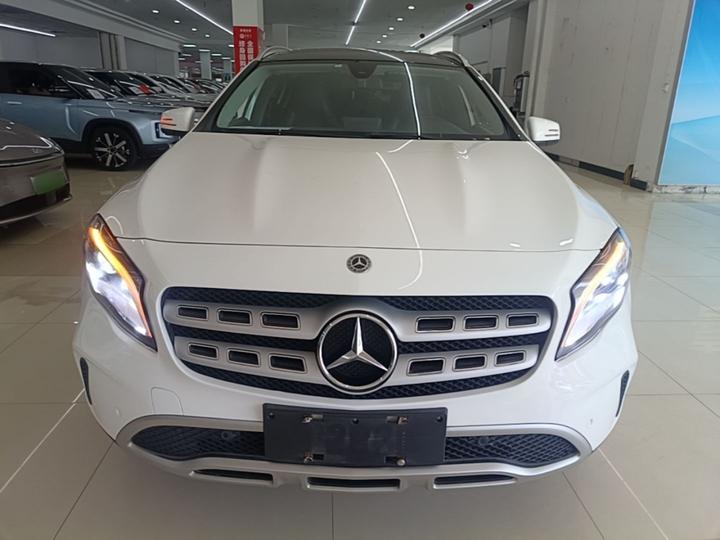 GLA 2017 GLA 200 Dynamic photo 2