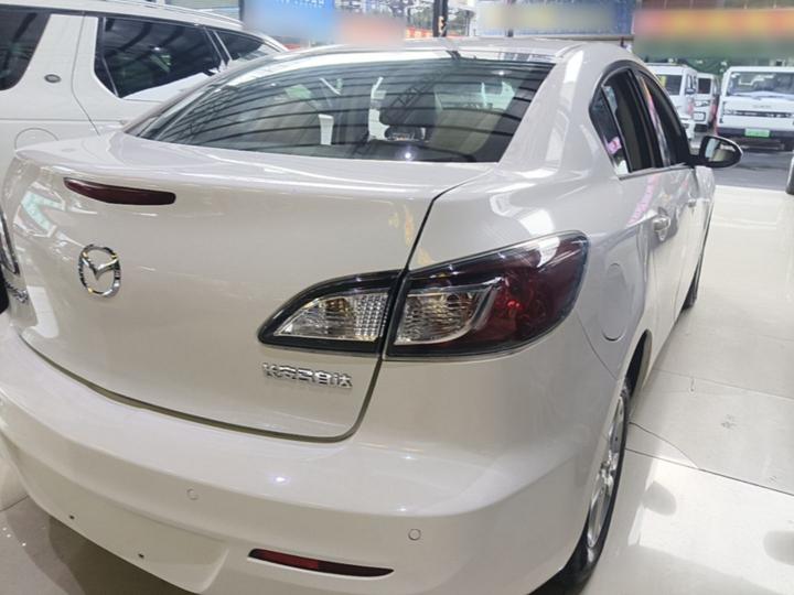 3 2015 Sedan 1.6L AT Comfort photo 4