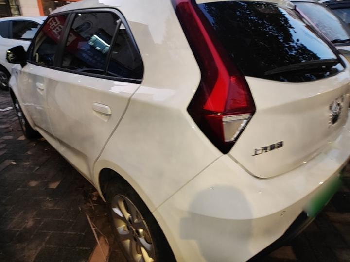3 2017 1.5L AT Connected Elite photo 4