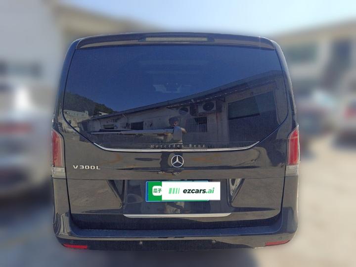 V-Class 2024 V 300 L Long Wheelbase Luxury photo 5