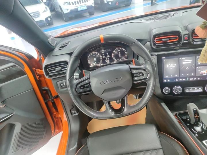 02 Hatchback 2021 2.0TD Halo photo 6