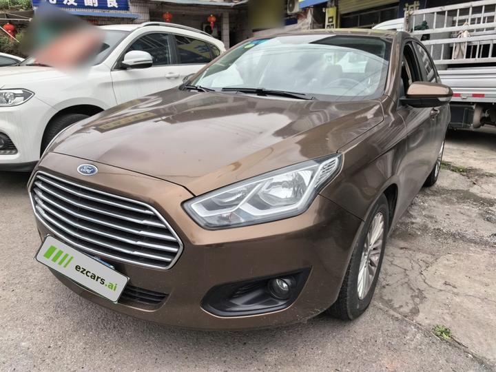 Escort 2015 1.5L MT Comfort