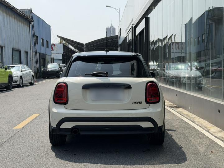 2022 Facelift 1.5T COOPER Classic 5-Door photo 4