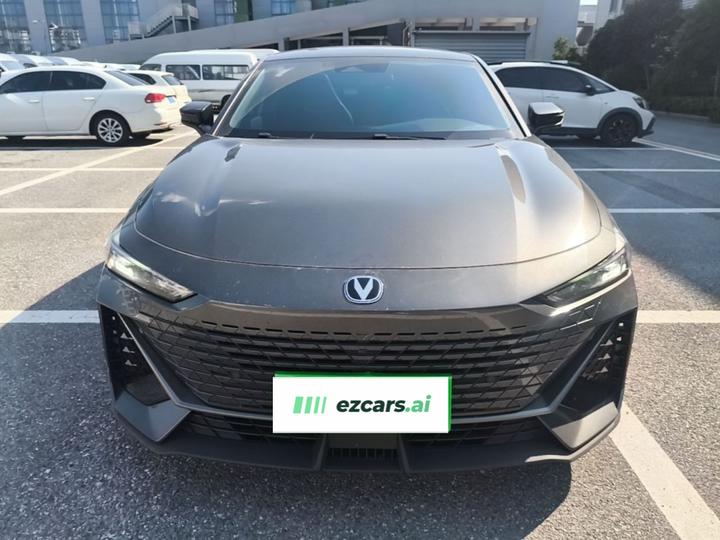 UNI-V 2023 1.5T Premium photo 2