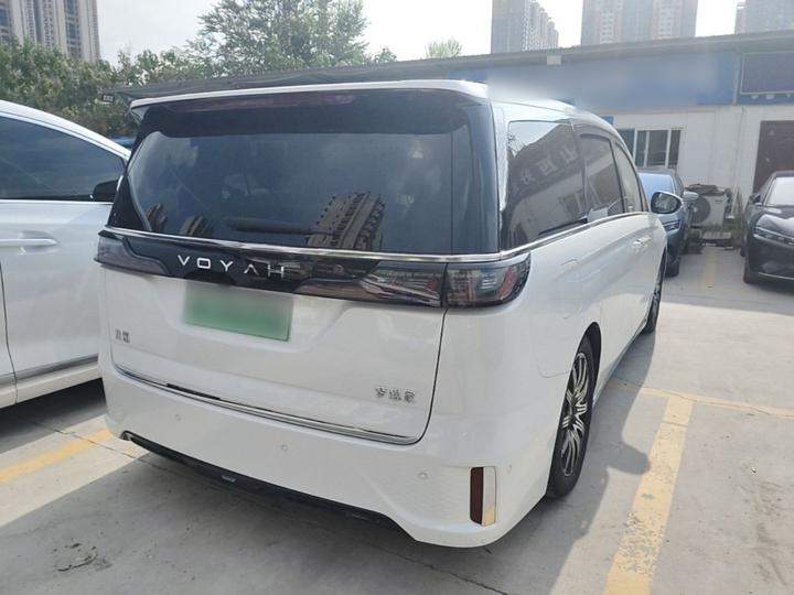 Voyah Dreamer 2025 EV AWD Flagship photo 4