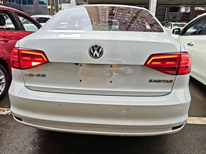 Sagitar 2015 1.6L AT Comfort photo 5