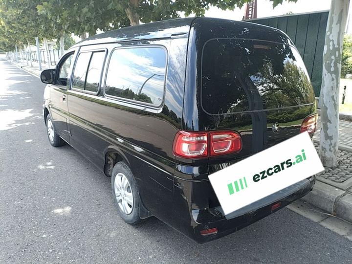 Lingzhi 2023 M5L 1.6L 7-Seater photo 4