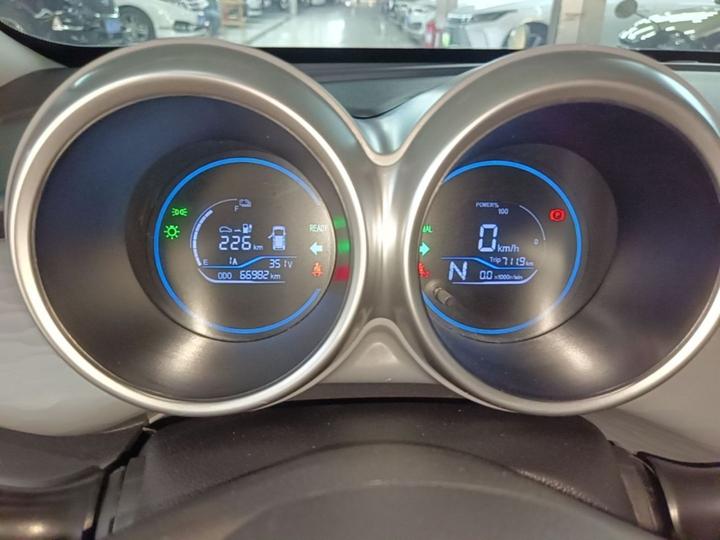 2021 351km Luxury photo 7