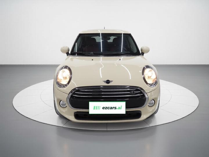 2021 1.5T ONE PLUS 5-Door photo 2