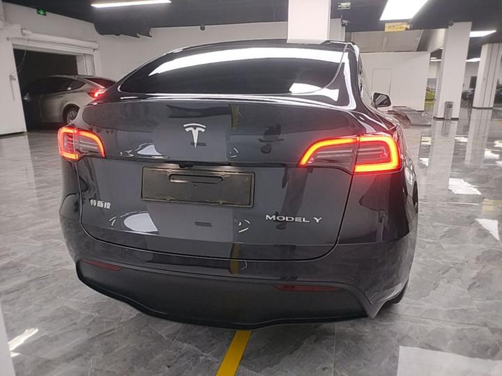 Model Y 2024 RWD photo 5