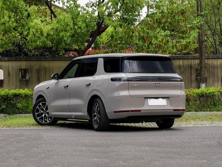 IM Motors LS8 2026 52 Max+ Tech Flagship 5-Seater photo 2