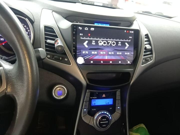 Elantra 2015 1.6L AT Premium photo 8