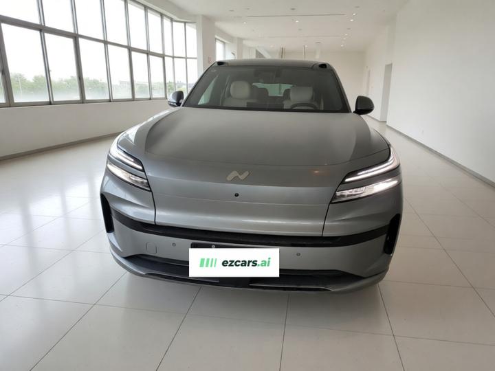 L90 2025 Ultra 6-Seater 60 photo 2