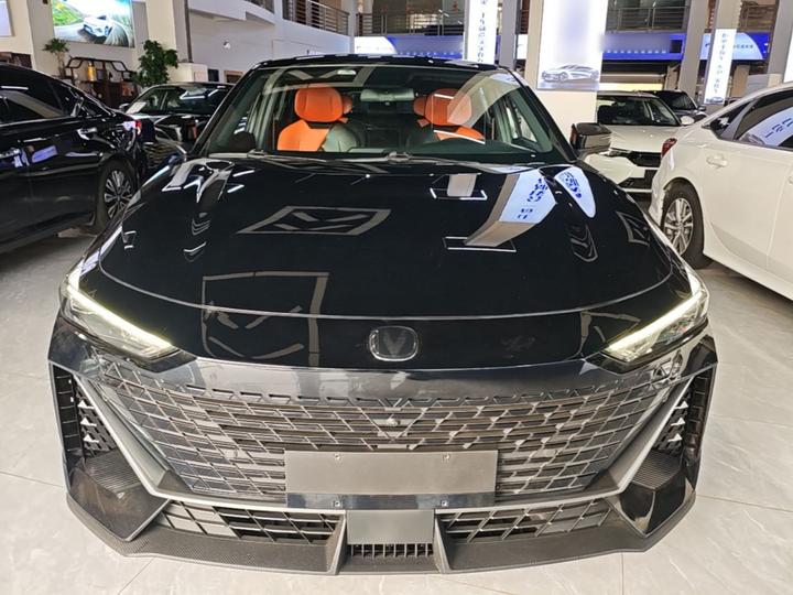 UNI-V 2022 1.5T Premium photo 2