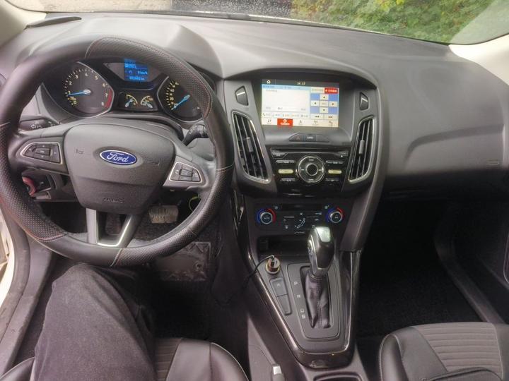 Focus 2015 Hatchback EcoBoost 125 AT photo 5