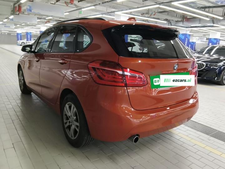 2 Series Wagon 2016 218i Leading photo 4
