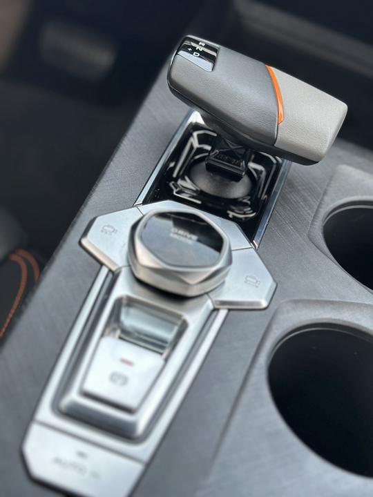 UNI-V 2022 1.5T Premium photo 6