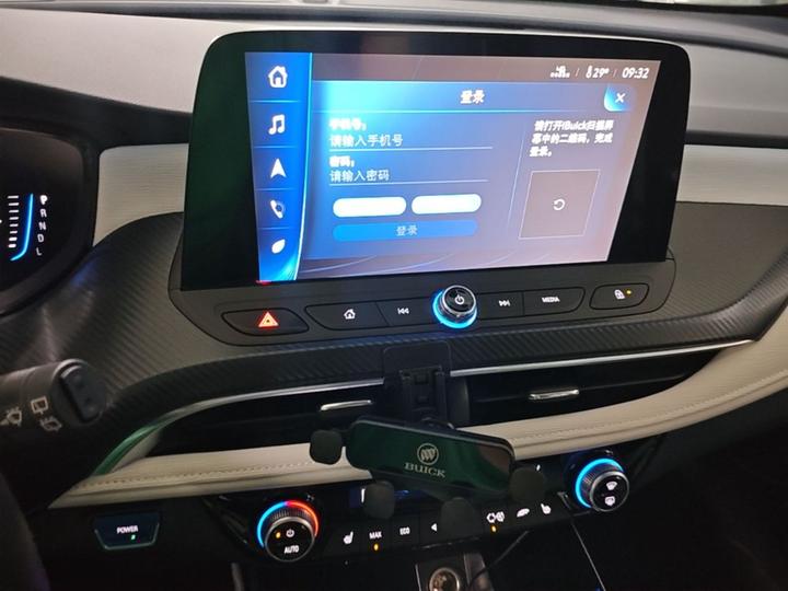 6 2020 PHEV photo 4