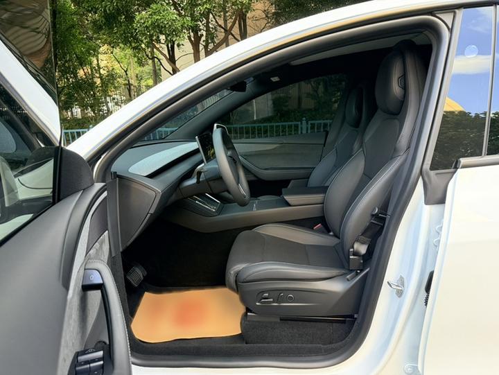 Model Y L 2025 Long Range AWD photo 6