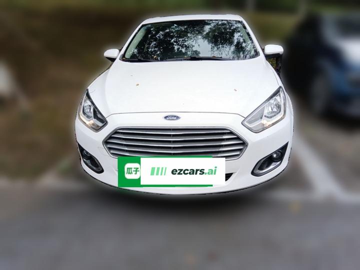 Escort 2015 1.5L MT Fashion photo 2