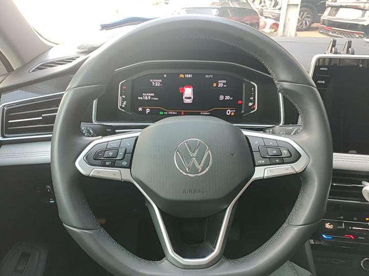 Tiguan L 2024 300TSI AT RWD photo 6