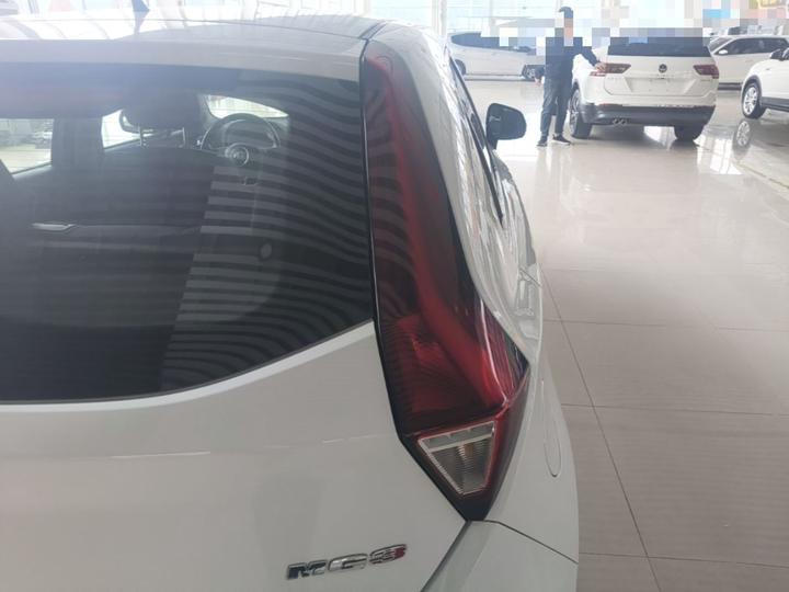 3 2017 1.5L AT Connected Elite photo 7
