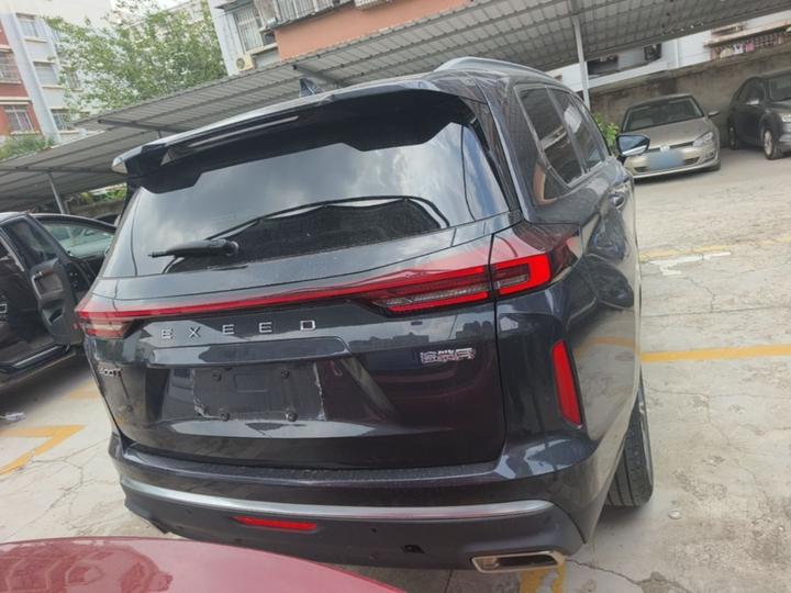 2022 400T RWD 5-Seater photo 3