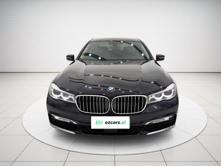 7 Series 2017 730Li Leading photo 2
