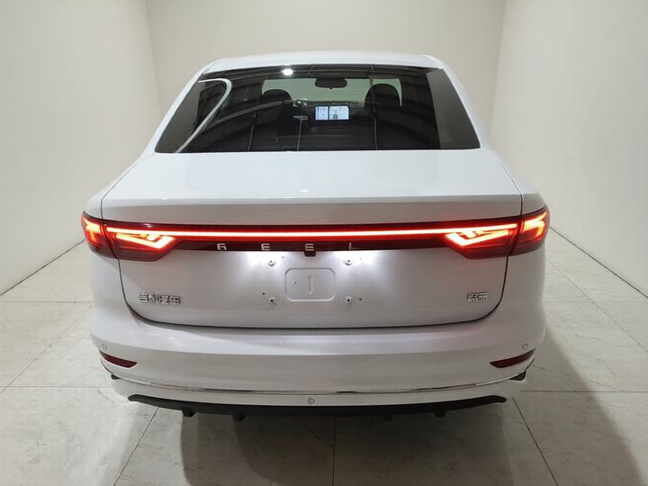 Emgrand 2025 4 1.5L CVT Flagship photo 3